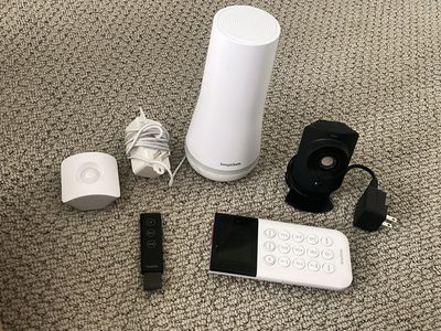 SimpliSafe Home Security System Kit: Base Station, Keypad, Motion Sensor, Key Fob, Camera