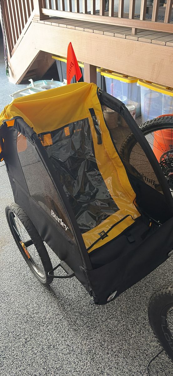 Burley Design Bee Yellow 2-Seat Kids Bike Trailer - Gently Used