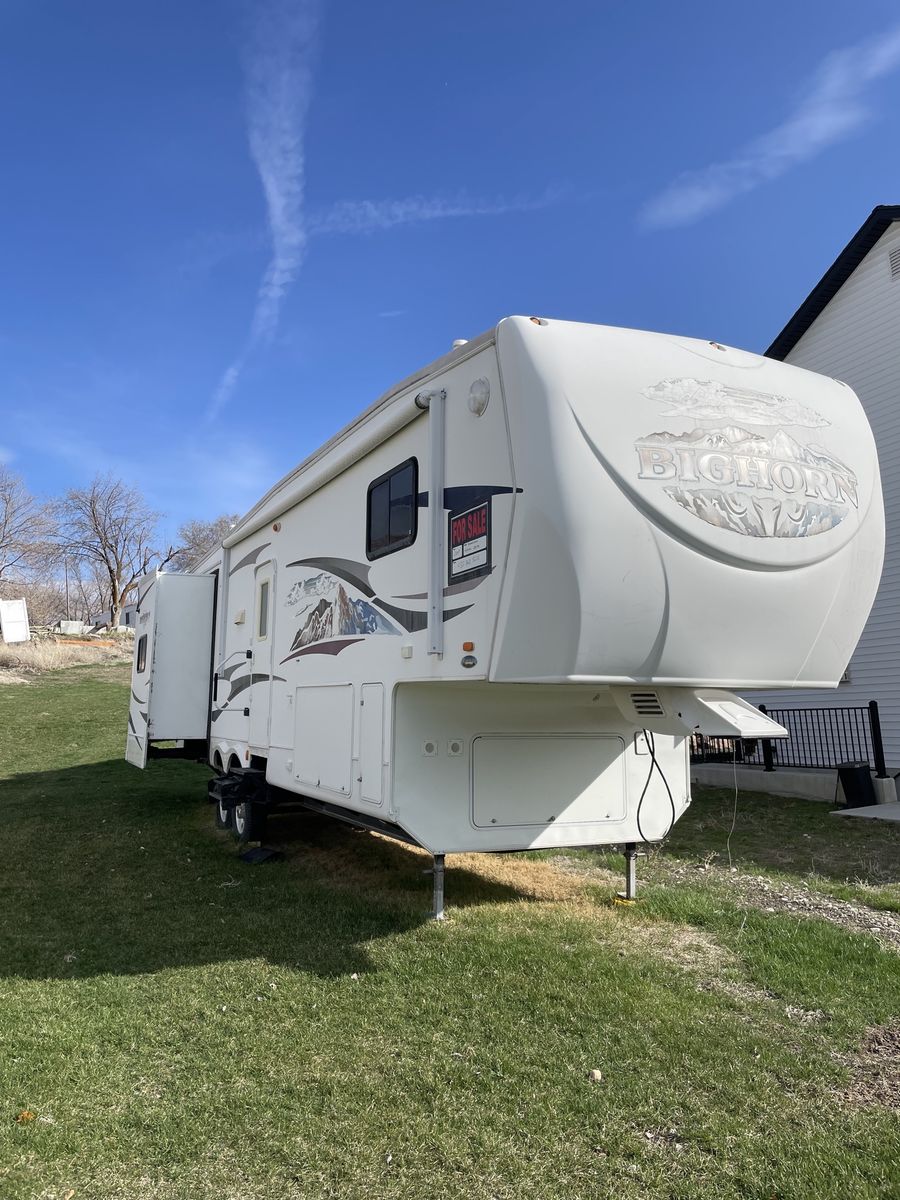 2009 Heartland Bighorn 3055rl *project trailer*
