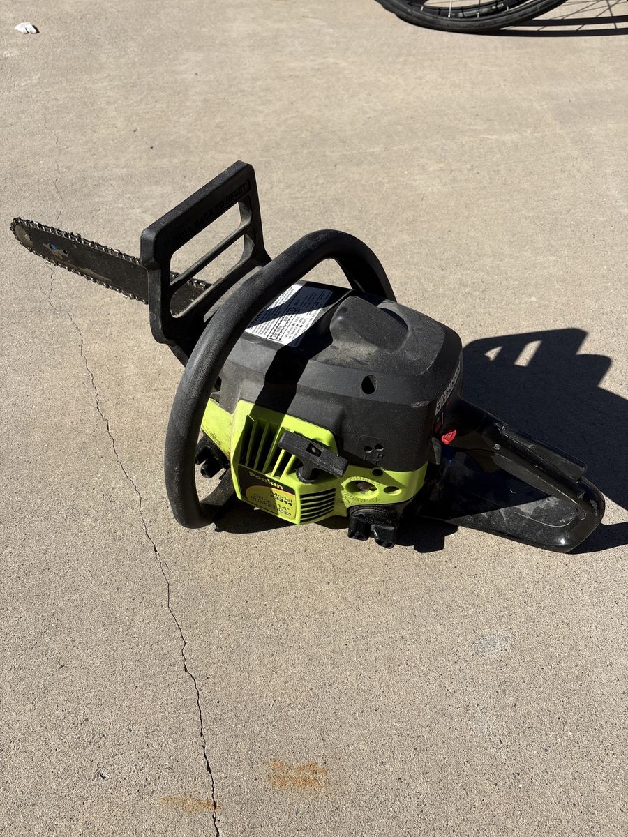 Poulan 3314 Gas Chainsaw - 14" Bar, Manual Start, 33cc Engine
