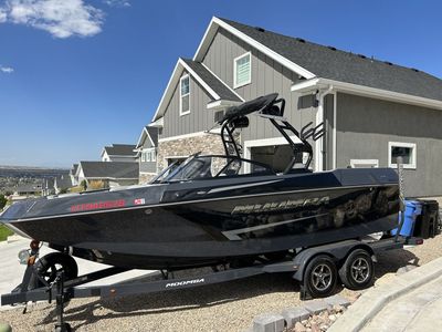 2020 Moomba MAX – only 228 Hours! | Beautiful boat with an awesome surf wave