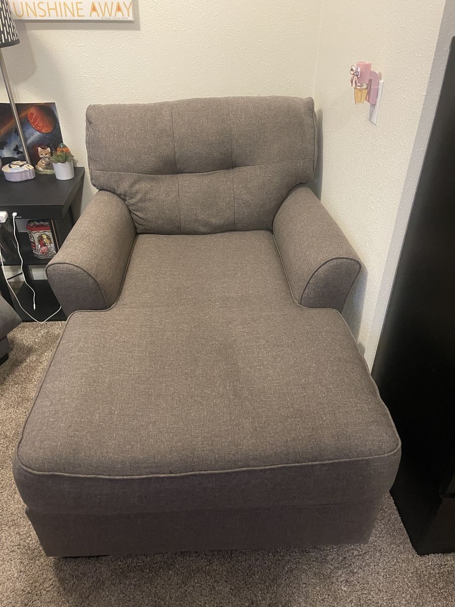 Comfortable Gray Fabric Chaise Lounge Chair with Plush Cushion
