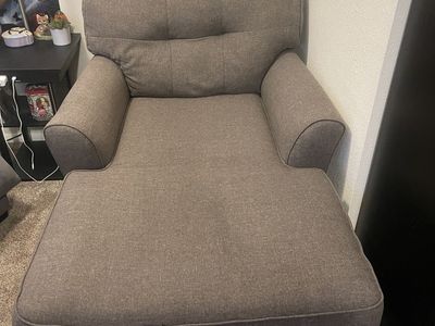 Comfortable Gray Fabric Chaise Lounge Chair with Plush Cushion
