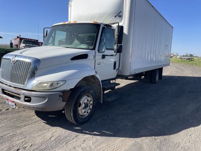 Internationl 4200 box truck