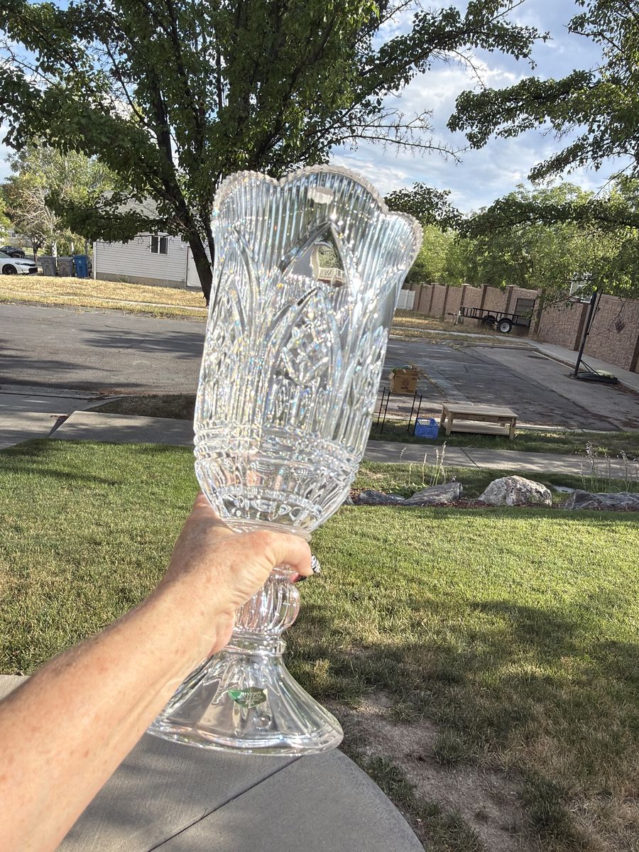 Georgous Shannon Crystal Designs of Ireland 24% Lead Crystal Trumpet Vase 14 inches Tall