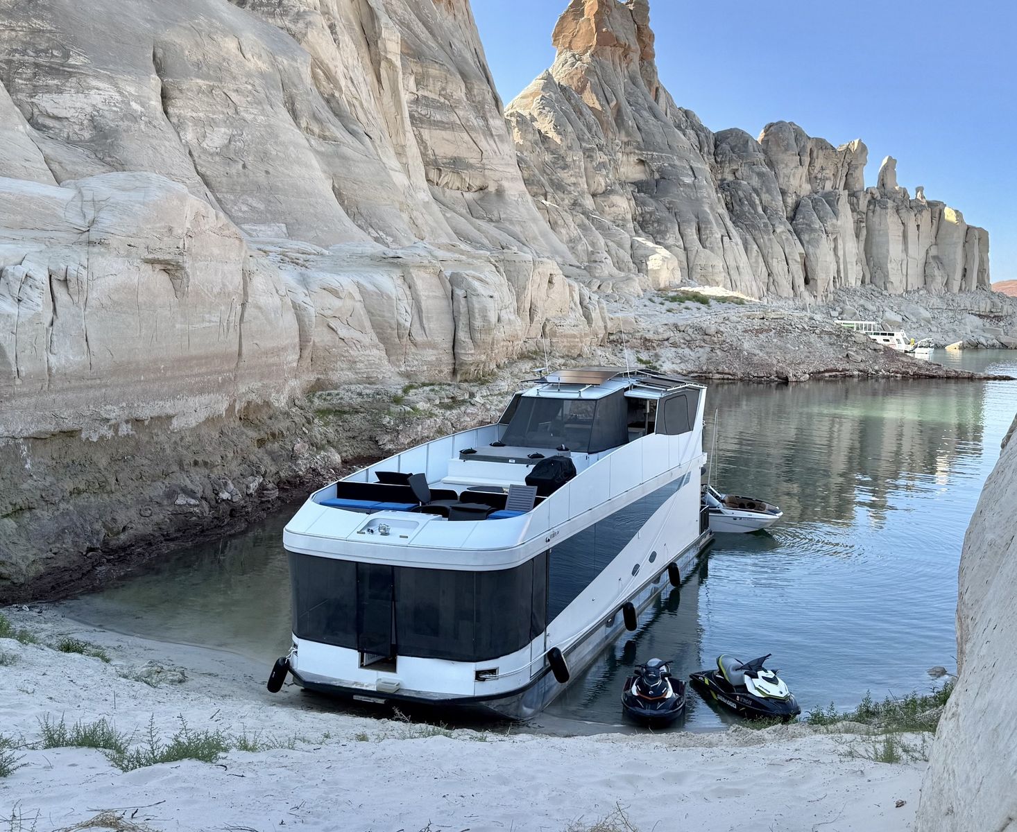 Luxury Bravada Houseboat for sale at Lake Powell Wahweap - slip included