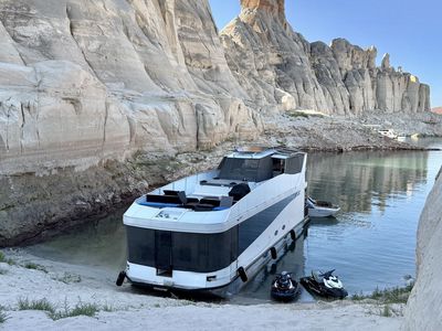 Luxury Bravada Houseboat for sale at Lake Powell Wahweap - slip included