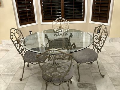 4 foot diameter round glass table with 4 chairs