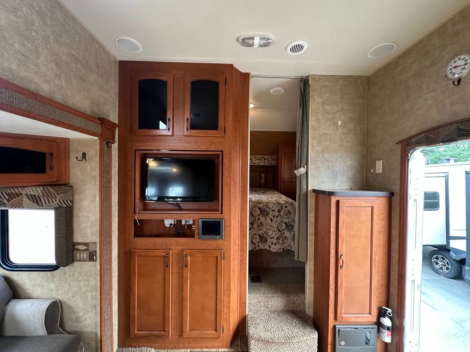 Main image 14
