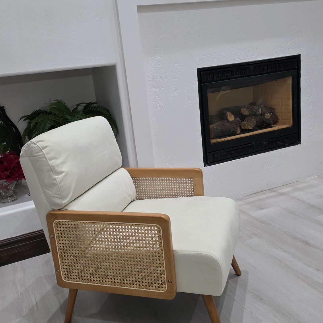 Ivory accent chair New just assembled