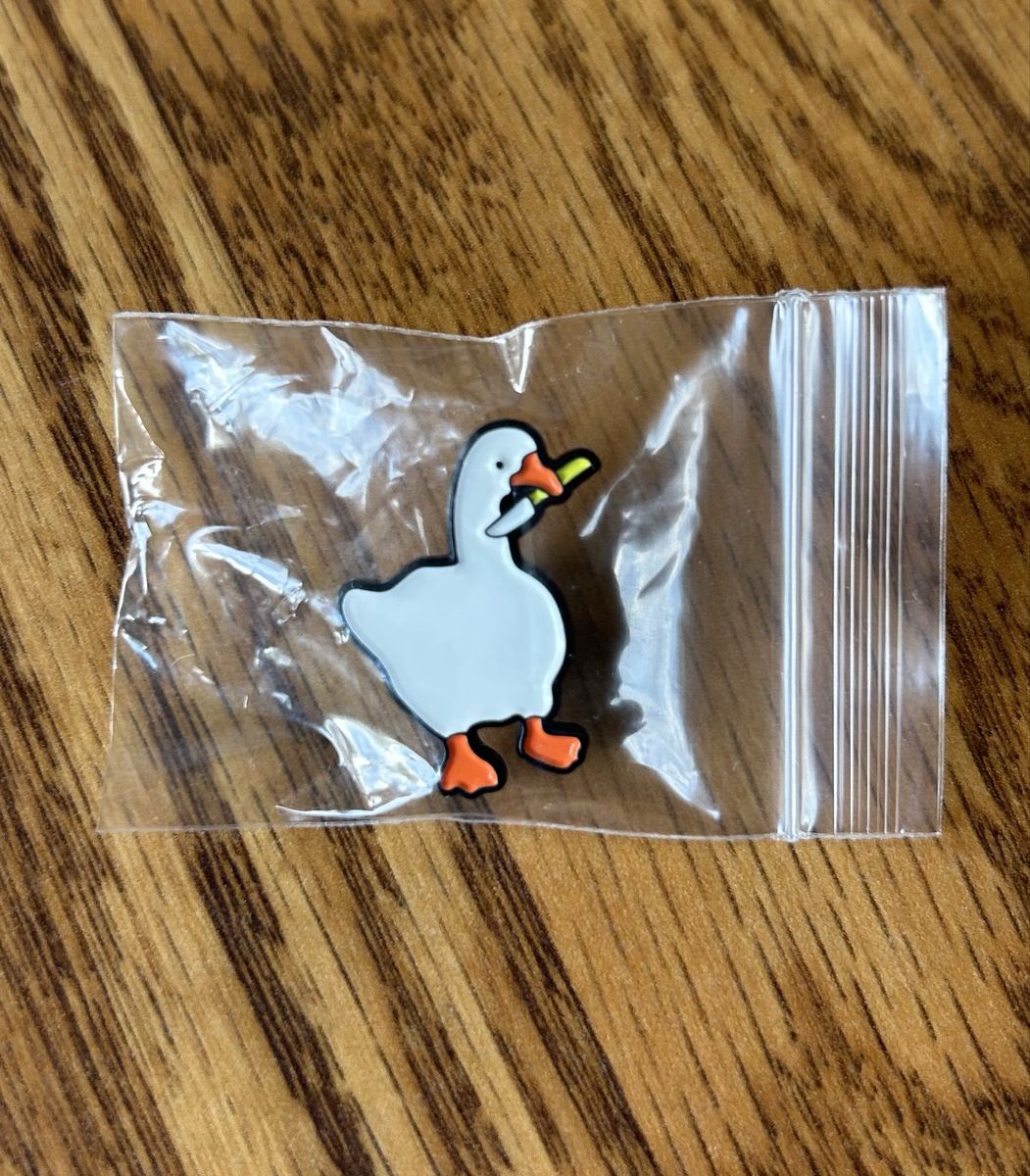 Goose Game Duck with Knife enamel, lapel, pin Jibbitz Croc Charm Video Game Accessory NEW
