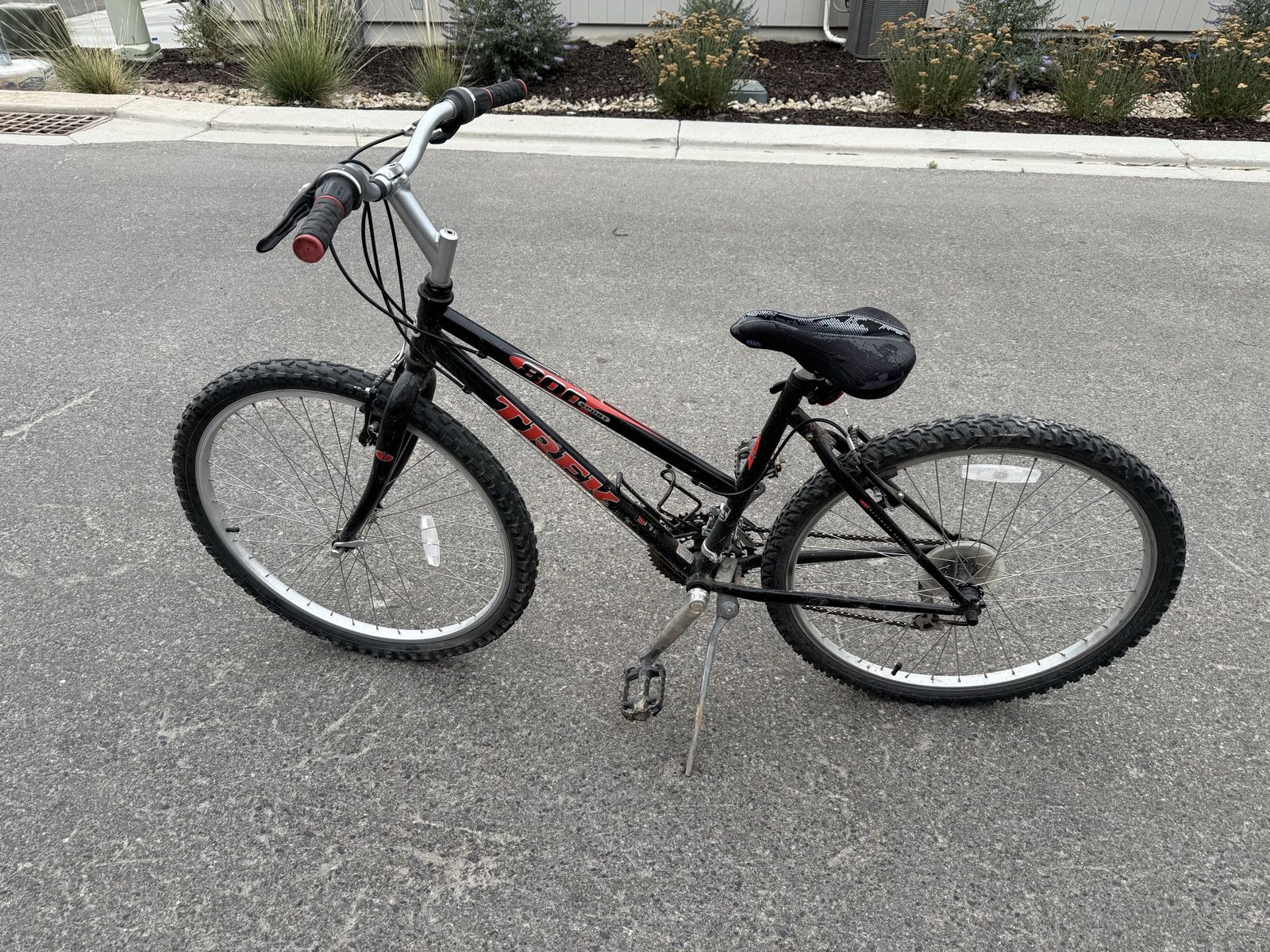Women’s Trek bike