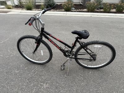 Women’s Trek bike