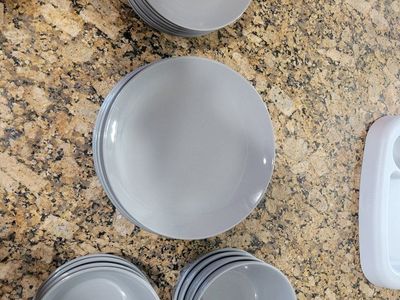 Dinnerware set