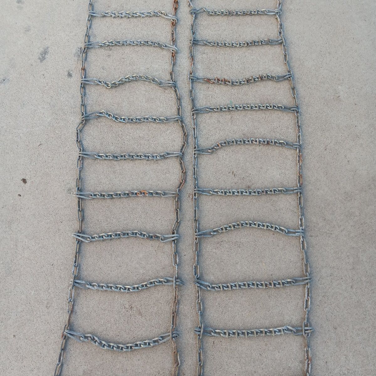 TIRE CHAINS FOR MID SIZE CAR OR VAN