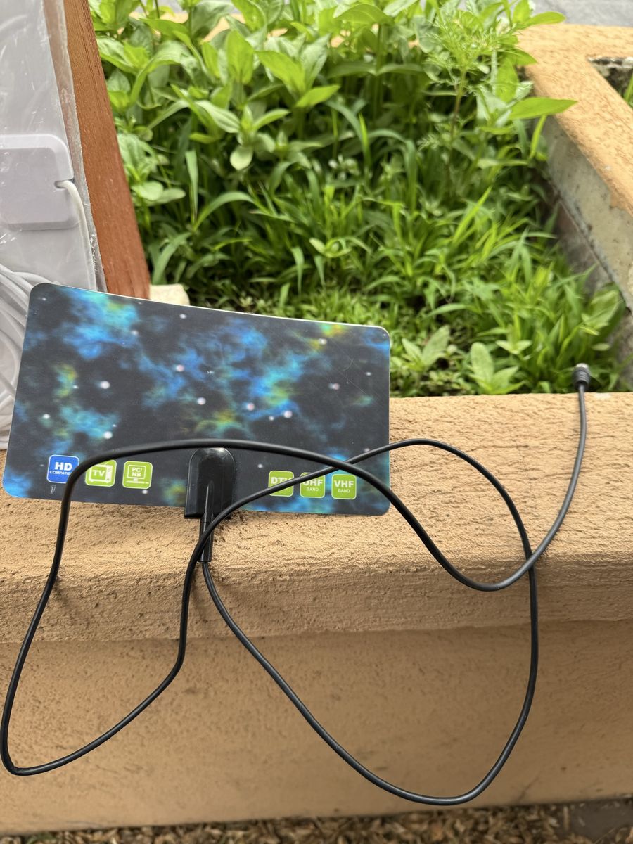 Luxtronic HDTV Flat Antenna - 25 Miles Range Compact Design