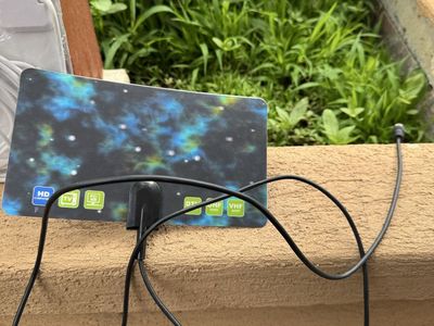 Luxtronic HDTV Flat Antenna - 25 Miles Range Compact Design