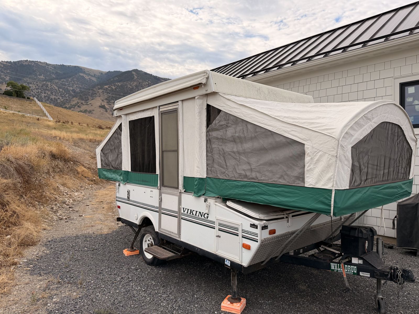 2003 Viking Epic 1906 ST  Pop-Up Camper Trailer w/Bonus Trunk