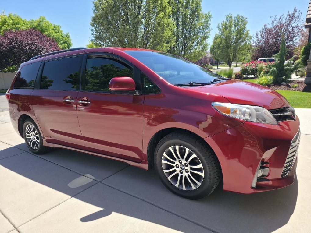 2018 Toyota Sienna XLE