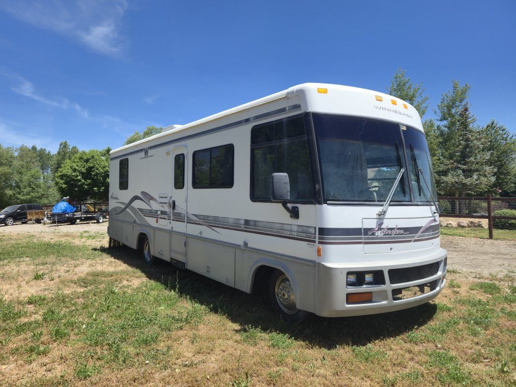 1999 Winnebago 30ft Adventure 25K Miles!