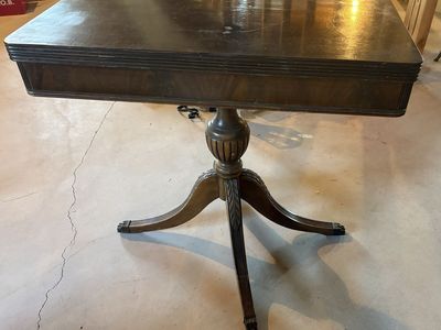 Vintage Mahogany Gate legTable that expands