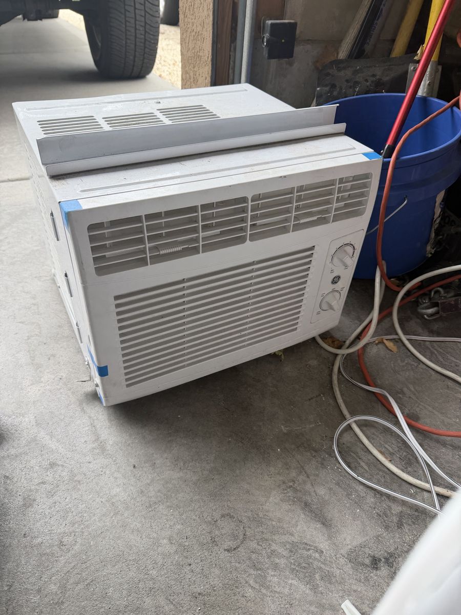 GE Window Air Conditioner Unit White