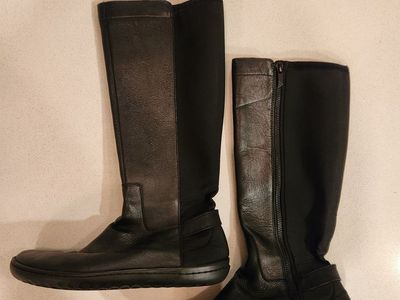 Vivobarefoot Women's size 8 / 39 Black Leather Boots