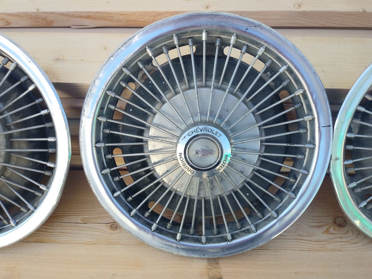 GM 14" Wire Wheel Hub Caps w/Chevrolet Bowtie Centercaps Camaro Chevelle Corvette Impala Nova