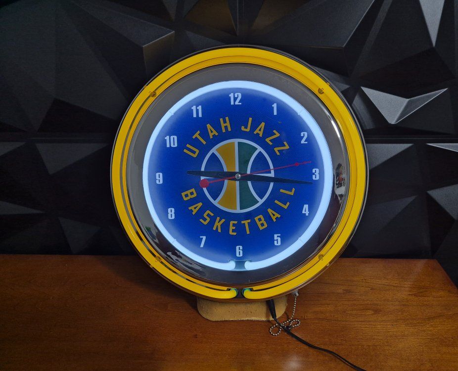Utah Jazz Logo Retro Neon Analog Wall Clock with Pull Chain. Excellent Conditions!