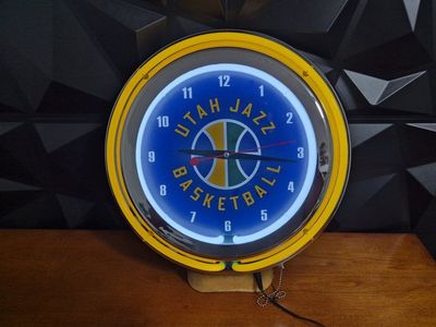 Utah Jazz Logo Retro Neon Analog Wall Clock with Pull Chain. Excellent Conditions!