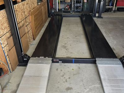 Challenger 7000 LB 4 Post lift