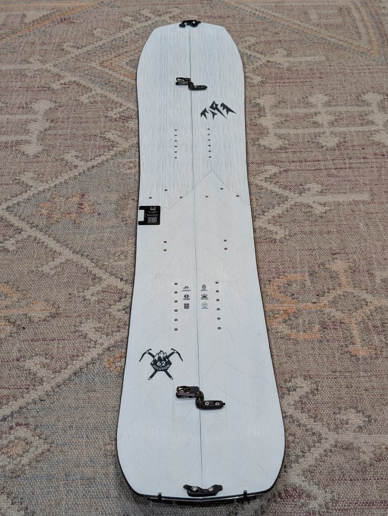 Split Board 162 Jones Solution w/ Skins