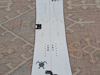 Split Board 162 Jones Solution w/ Skins