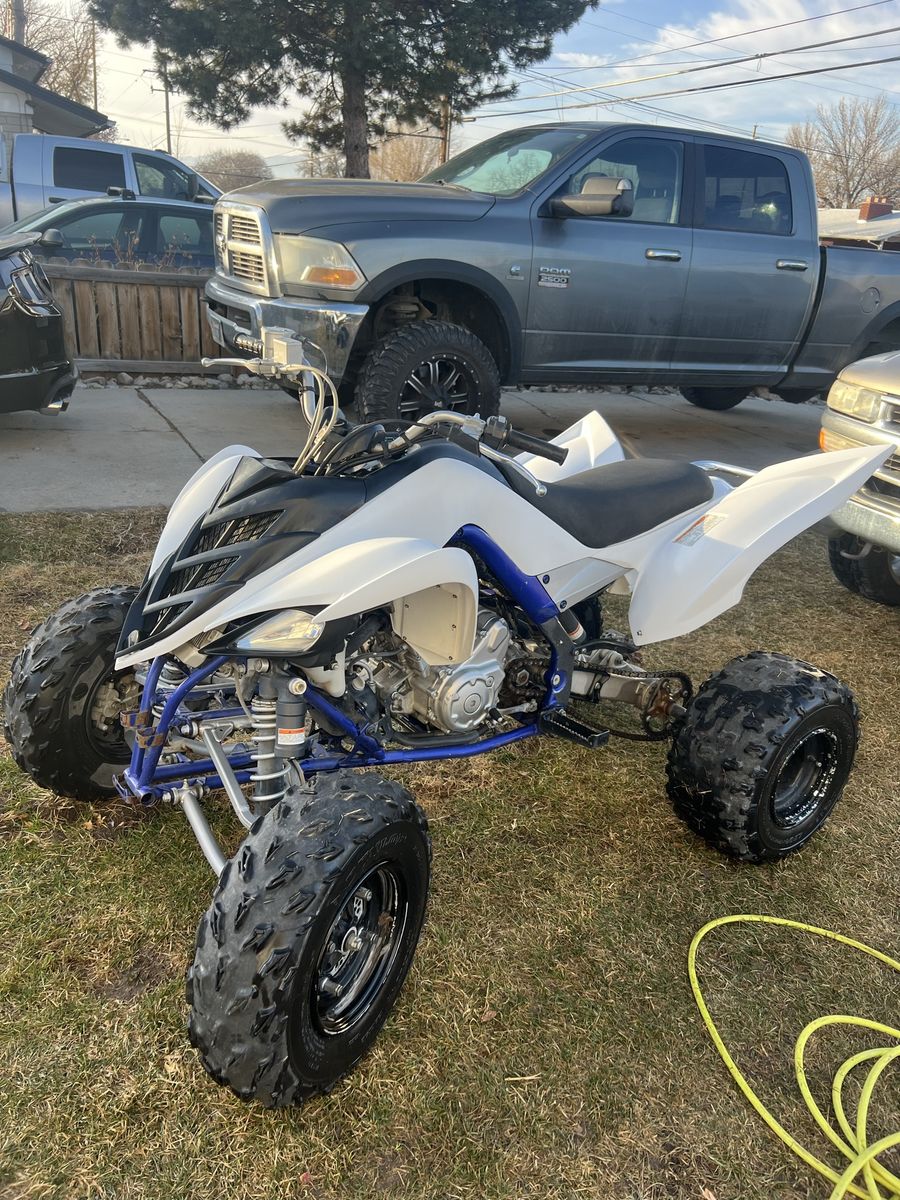 4Wheeler Yamaha Raptor 700cc