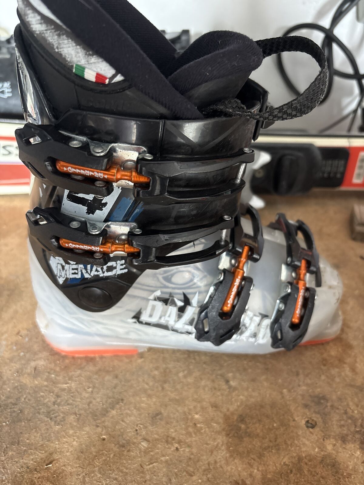 Youth ski boots 205 shoe size around a 2