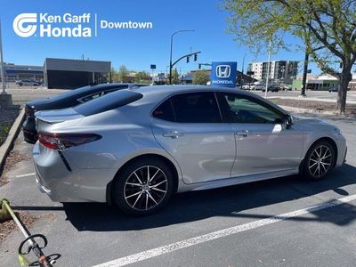 2022 Toyota Camry Hybrid SE