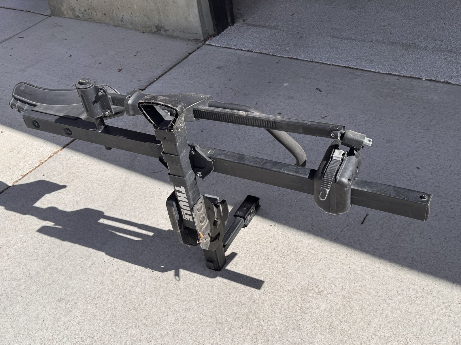 Thule T1 Classic Hitch Mount 1-Bike Platform Rack w/ Hitch Lock - 2" Receiver, Fat Tire Ready