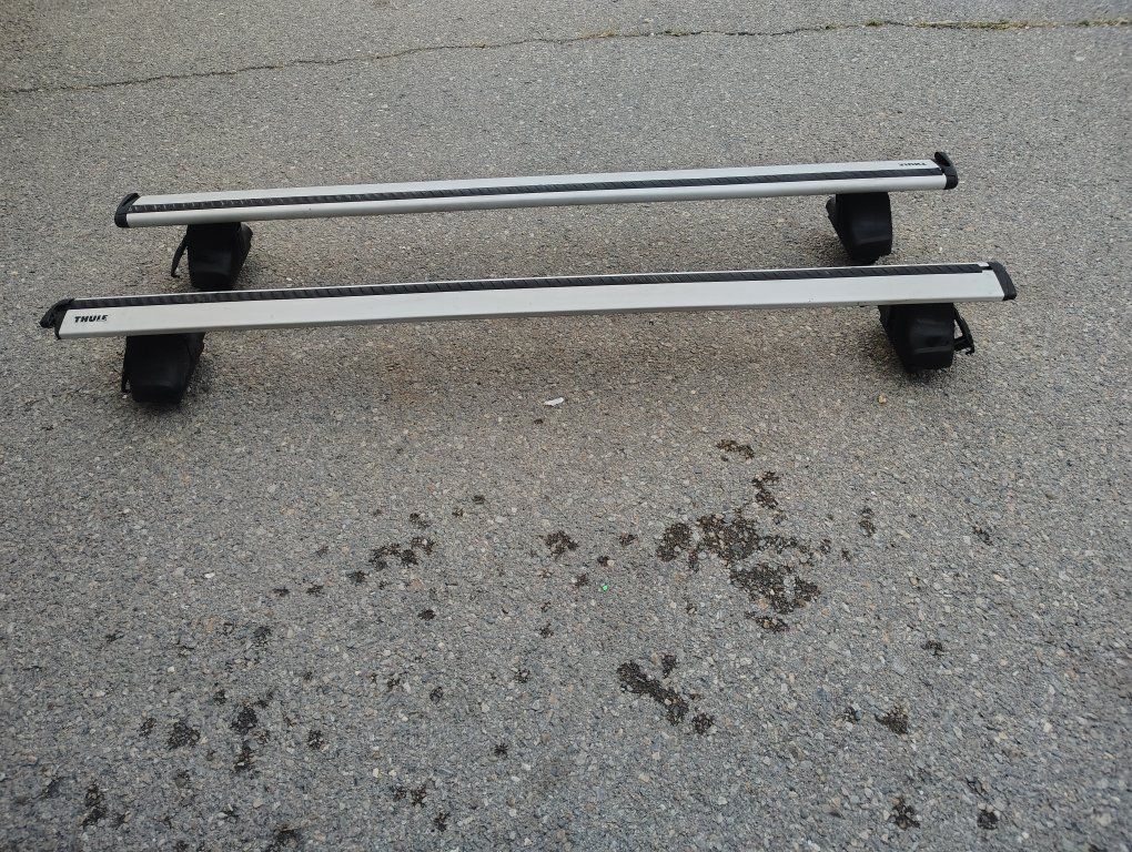 THULE ROOF RACKS WITH TRAVERSE FOOT TOWERS