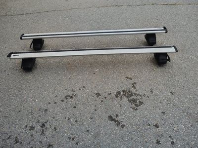 THULE ROOF RACKS WITH TRAVERSE FOOT TOWERS
