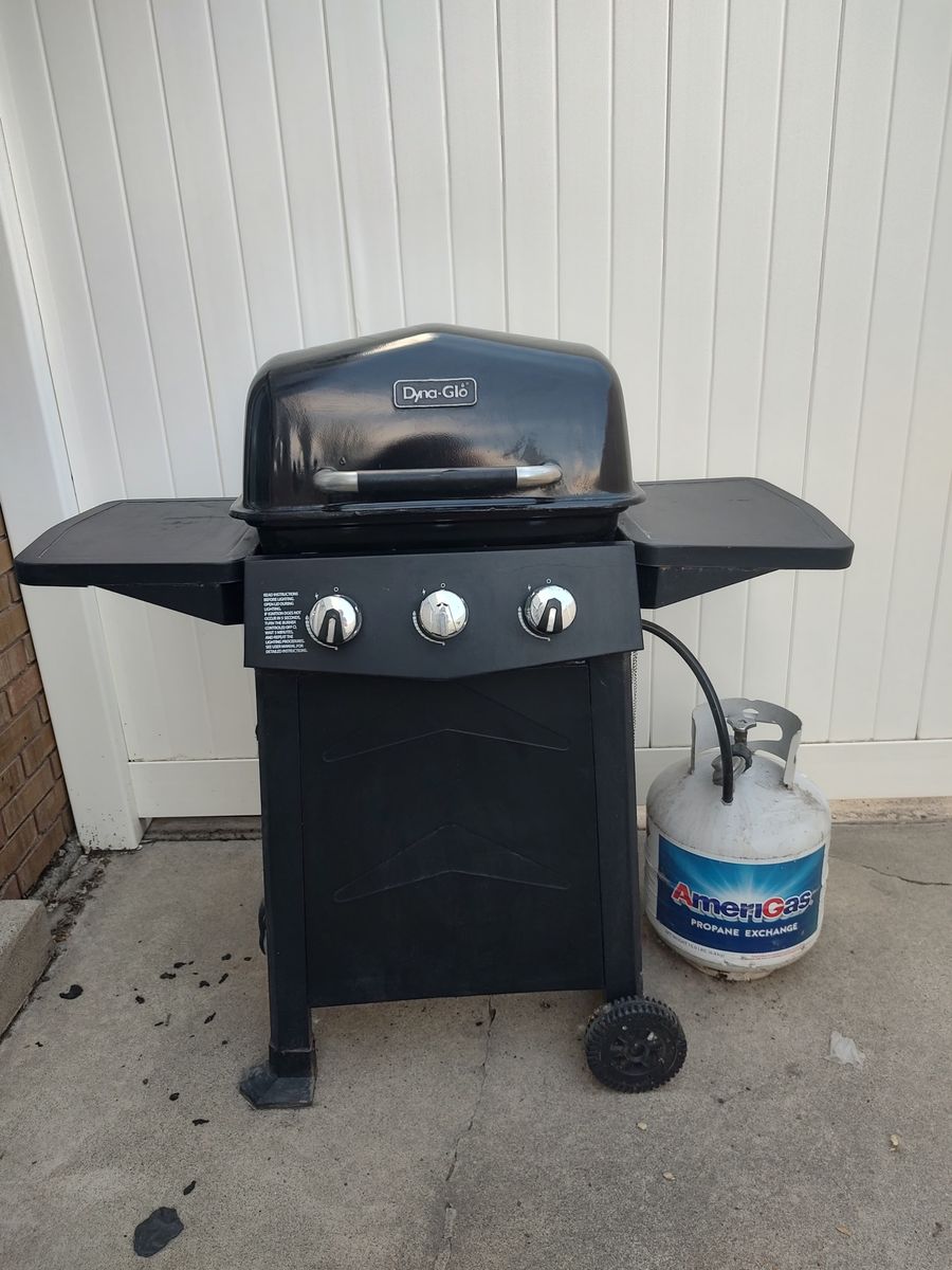 Dyna-Glo 3-Burner Propane Gas Grill