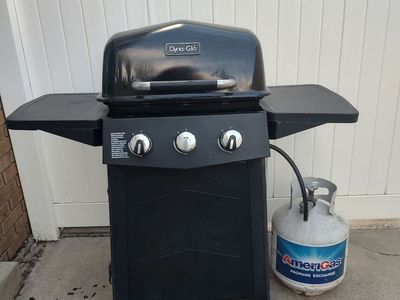 Dyna-Glo 3-Burner Propane Gas Grill