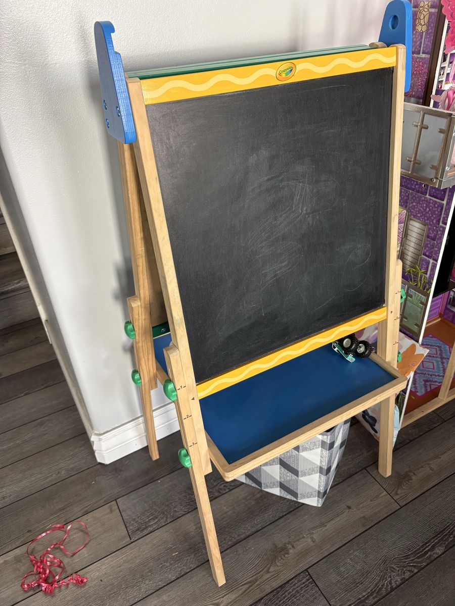 Children’s Easel and Chalk Board
