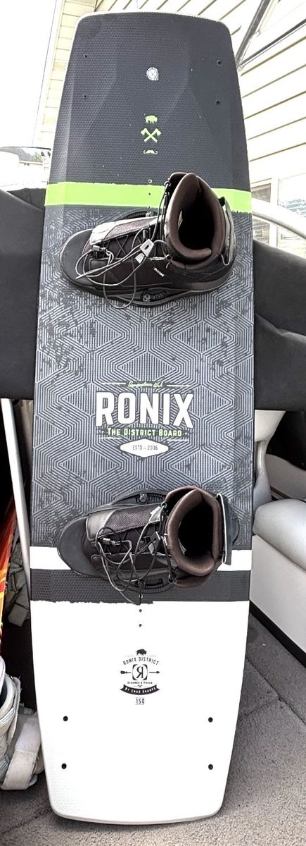 Ronix District 150 cm board with divide bindings