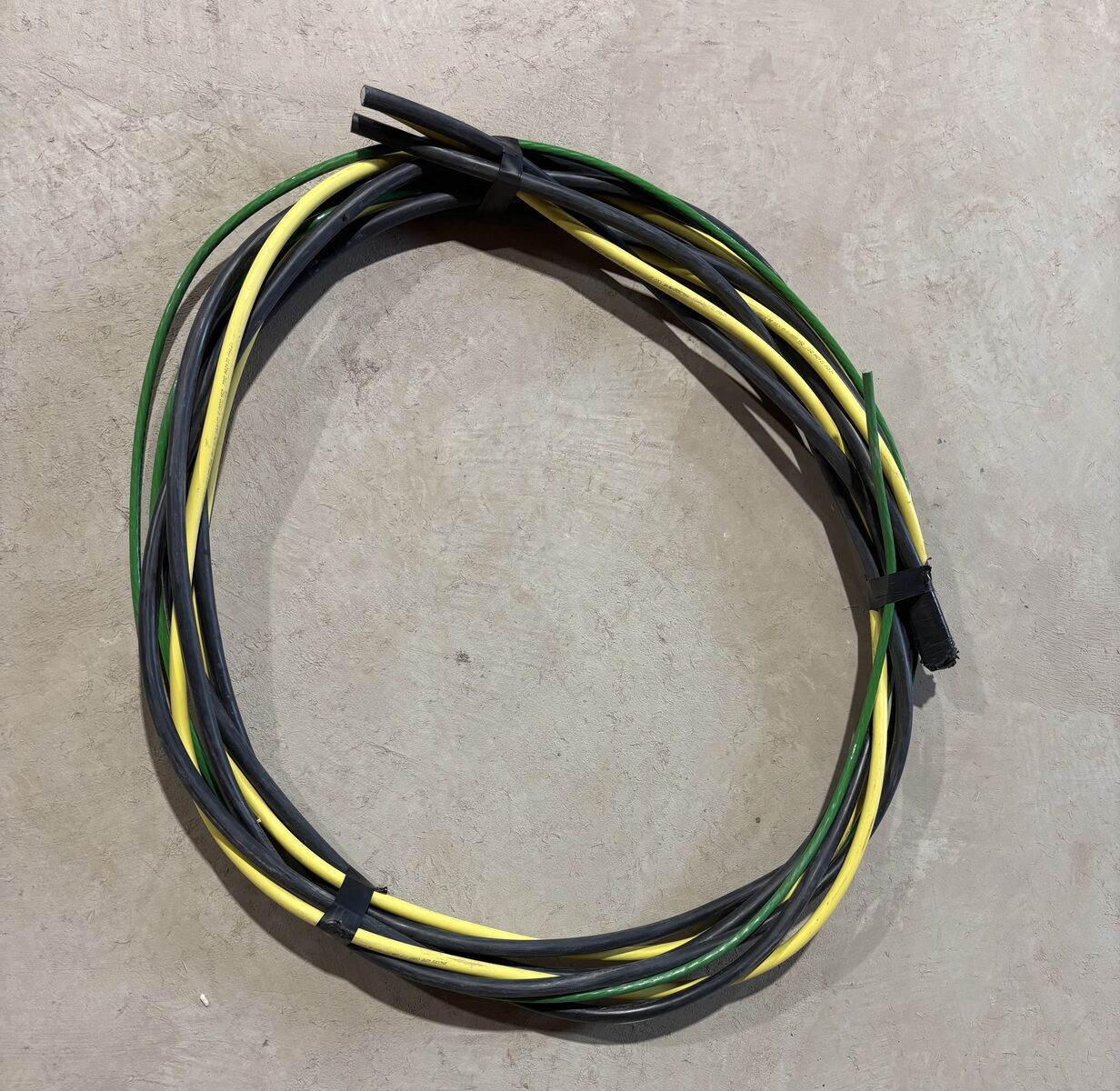 Approximately 18' Of 2/0 AWG Direct Burial Electrical Service Wire With Ground