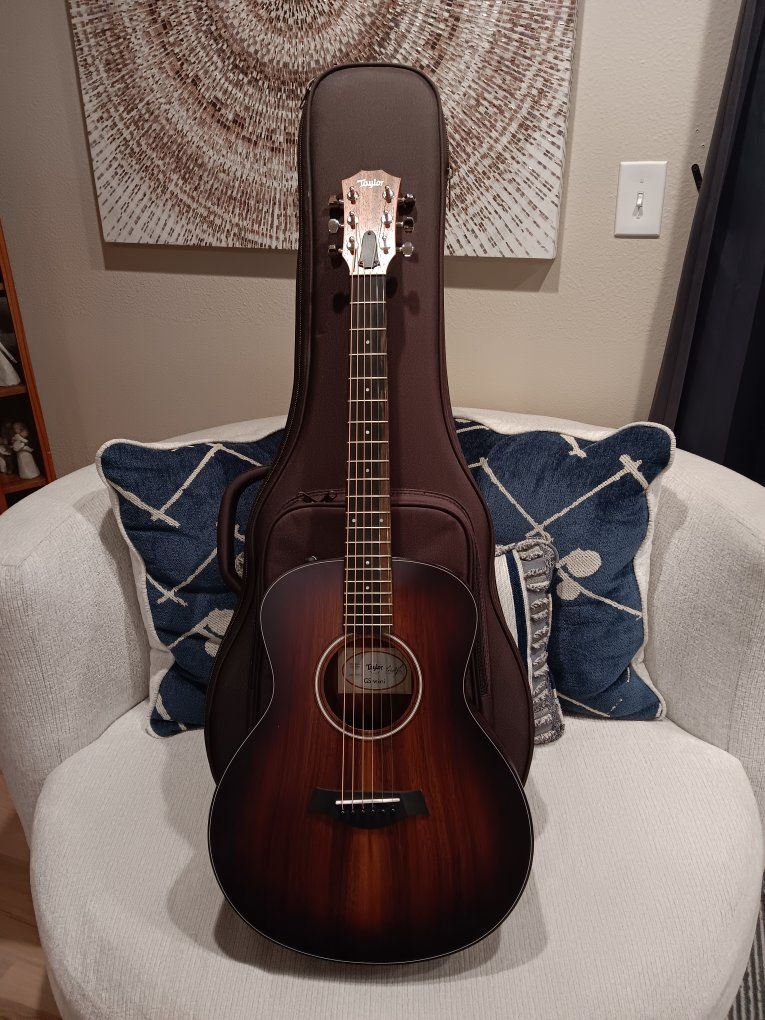 Taylor GS Mini-e Koa Plus Acoustic-Electric Guitar, (with Gig Bag) Original. Excellent Conditions! Almost New.