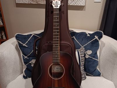 Taylor GS Mini-e Koa Plus Acoustic-Electric Guitar, (with Gig Bag) Original. Excellent Conditions! Almost New.