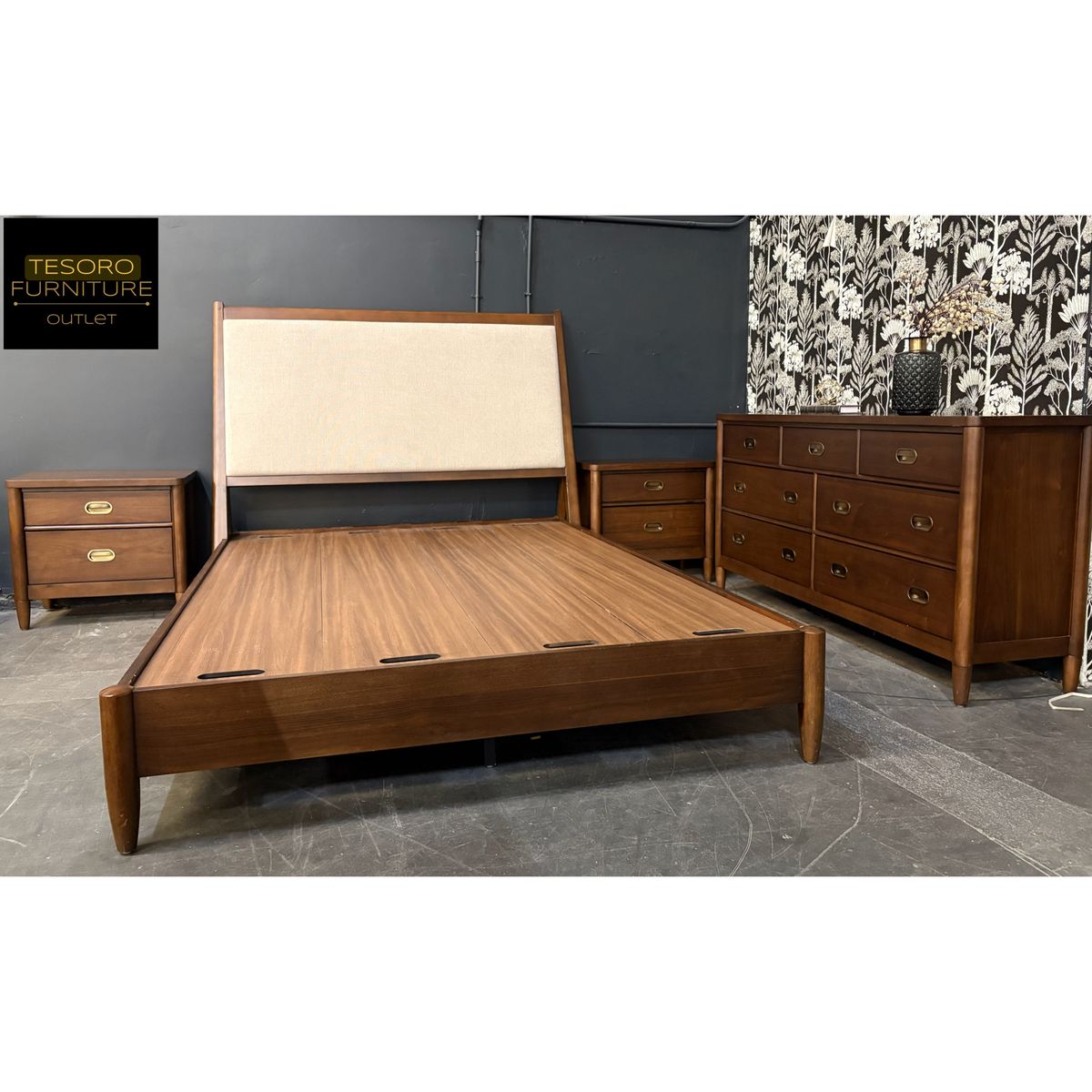 MCM QUEEN BEDROOM SET WE OFFER DELIVERY