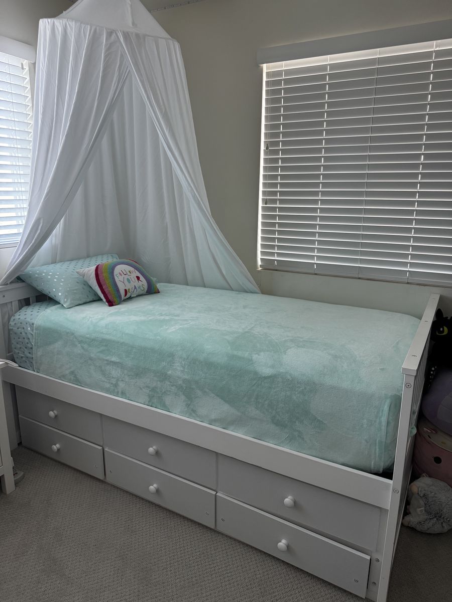 Main image 3