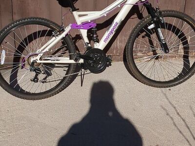 Mongoose ledge 2.1 mountain bike