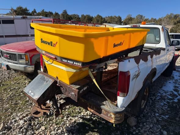 SnowEx VEE PRO 8000 Salter Spreader